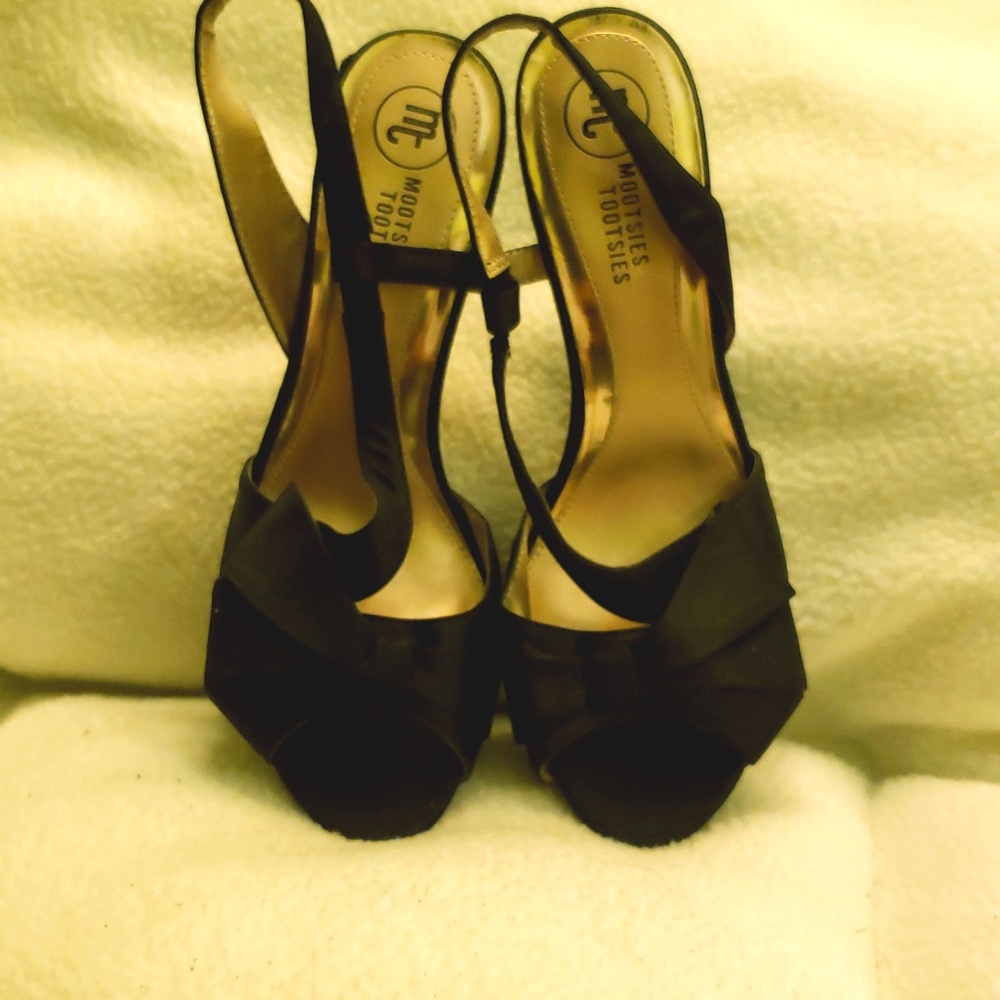 Mootsie Tootsie black sling back pump New SZ 7